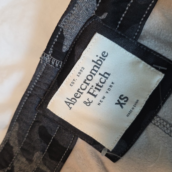 Mens XS Abercrombie and Fitch Camo Joggers - Picture 4 of 7